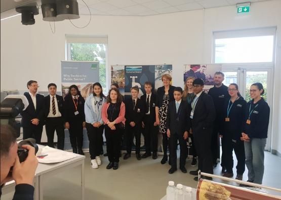 Schoolchildren in the STEM centre